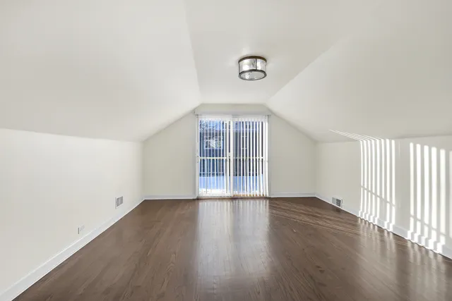 $3,800 | 3225 Illinois Road, Wilmette, IL 60091