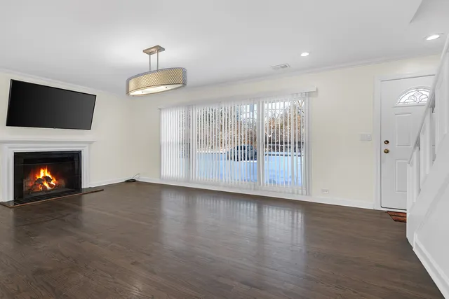 $3,800 | 3225 Illinois Road, Wilmette, IL 60091