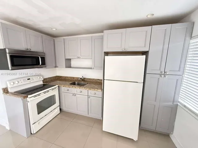 $1,270 | 101 Northeast 41st Street, Unit C50, Oakland Park, FL 33334