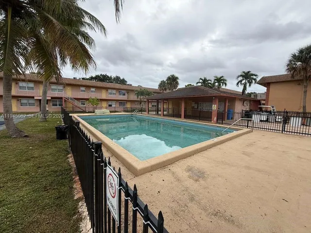 $1,270 | 101 Northeast 41st Street, Unit C50, Oakland Park, FL 33334