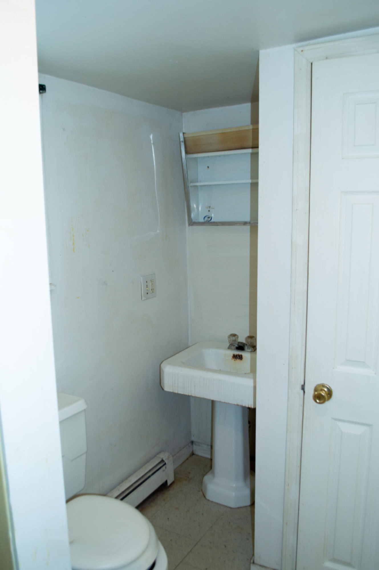 265 West River Road Muskegon, MI 49445 - Photo 13 of 32 Bathroom