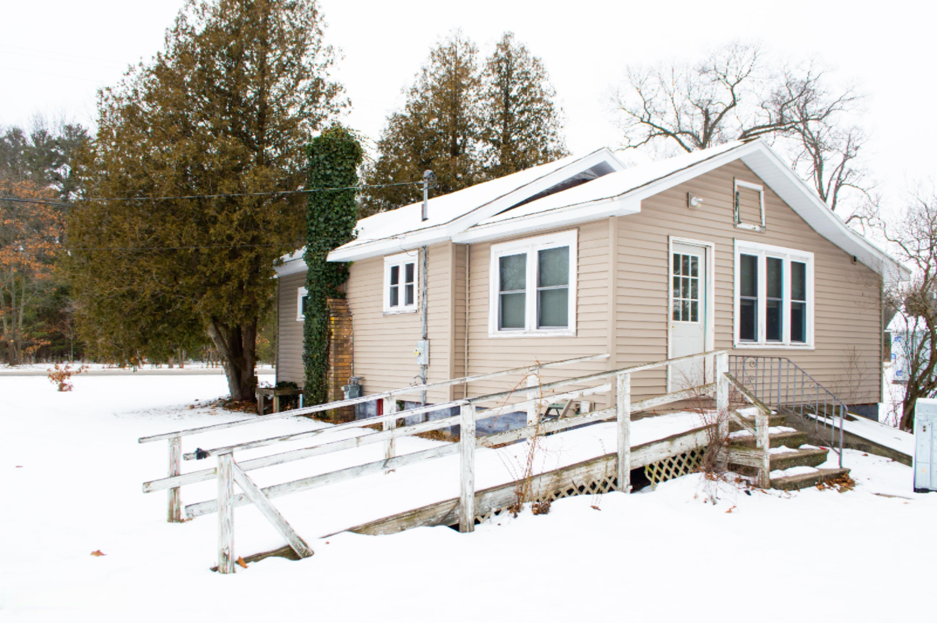 265 West River Road Muskegon, MI 49445 - Photo 25 of 32 Exterior Back