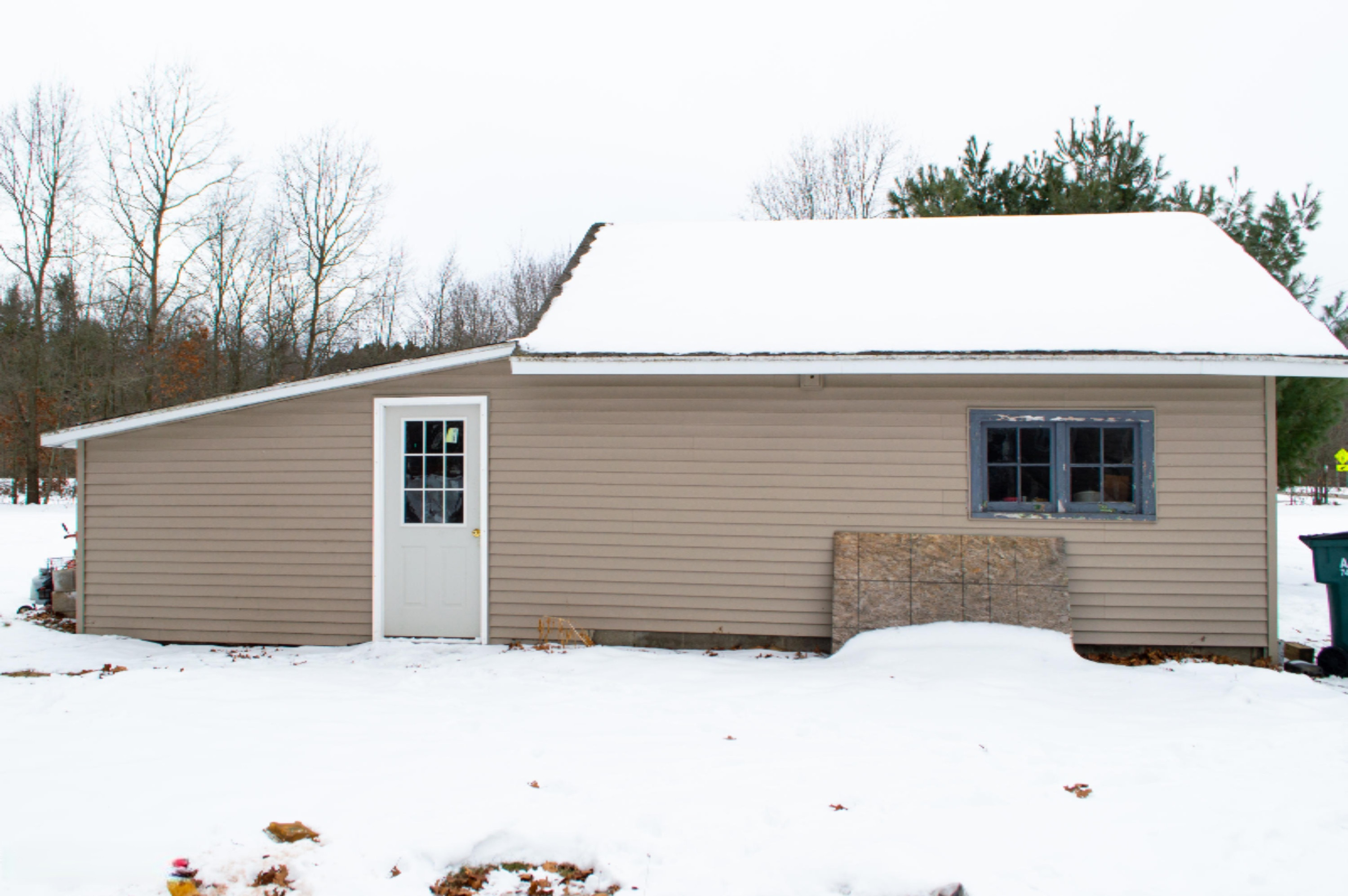 265 West River Road Muskegon, MI 49445 - Photo 30 of 32 Detached Garage Side