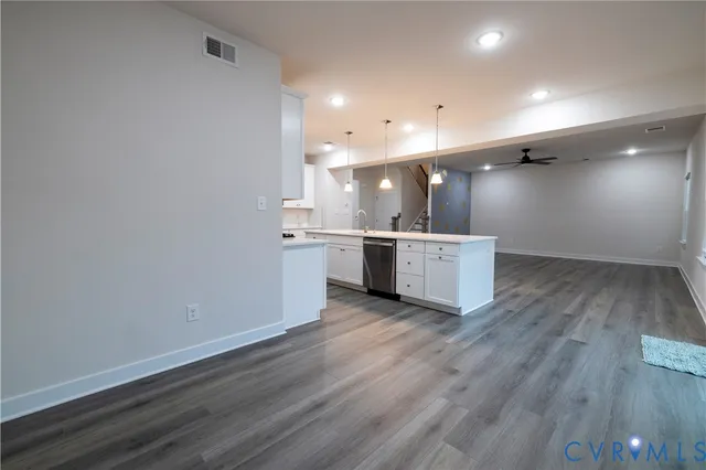 a view of a house with backyard and garden