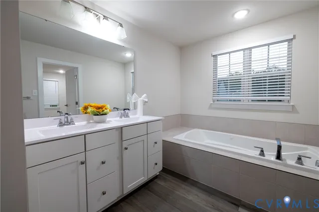 en empty room with a ceiling fan and window