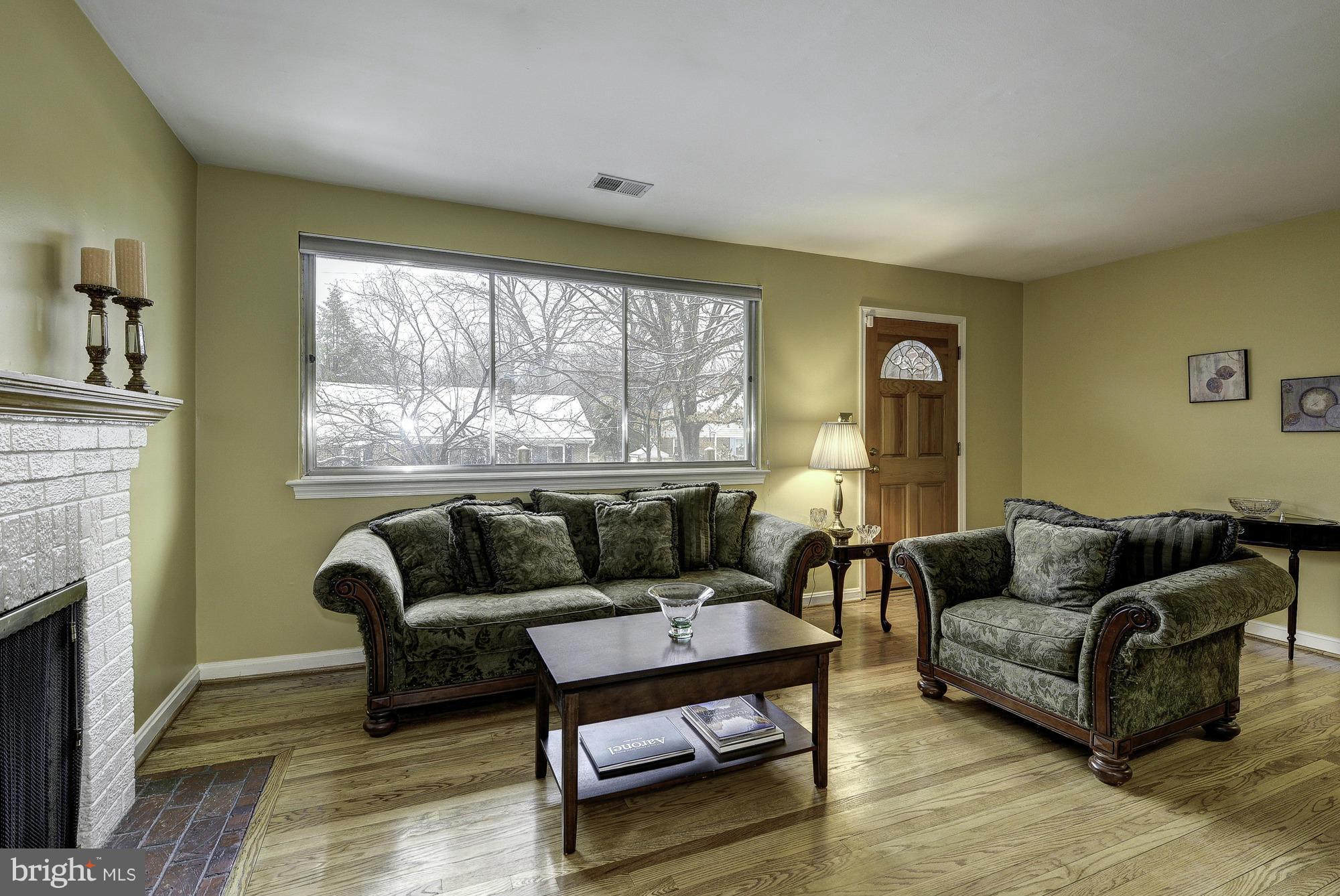 201 Marvin Road Silver Spring, MD 20901 - Photo 5 of 30 Living Room