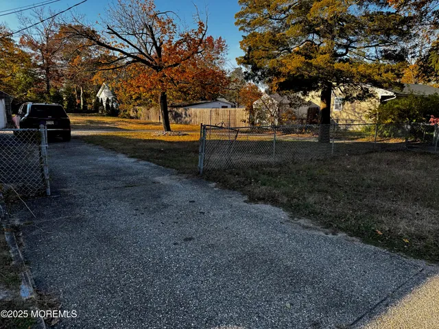a view of a yard with car parked