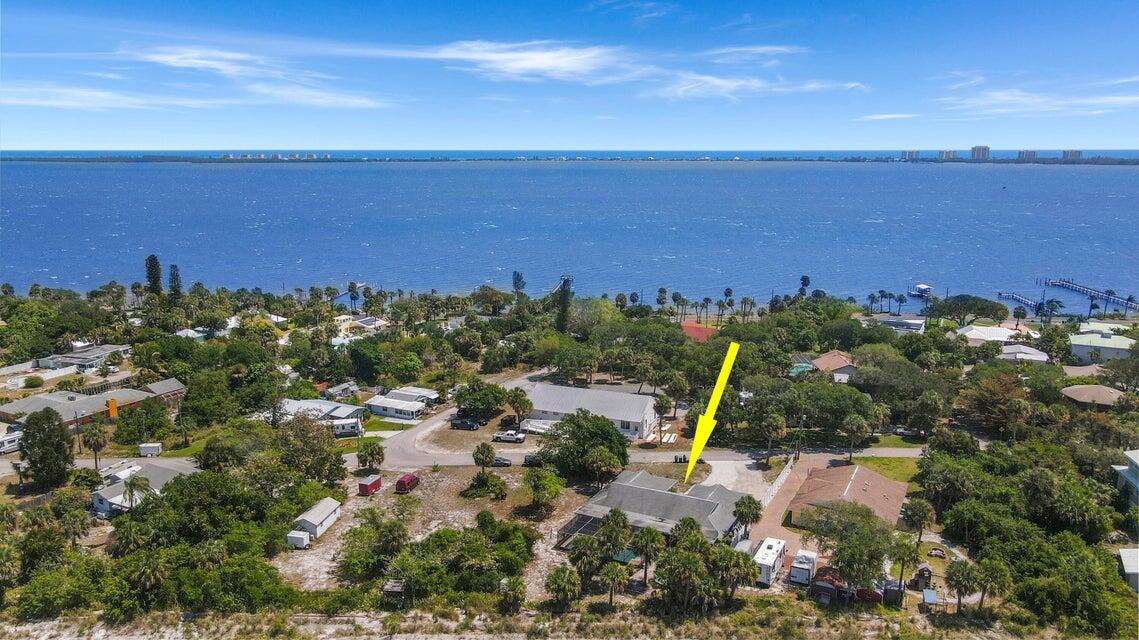 11099 Ridge Avenue Fort Pierce, FL 34982 - Photo 3 of 9 20220422144554712627000000-o