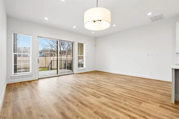 $3,400 | 1007 Mt Auburn Avenue, Dallas, TX 75223