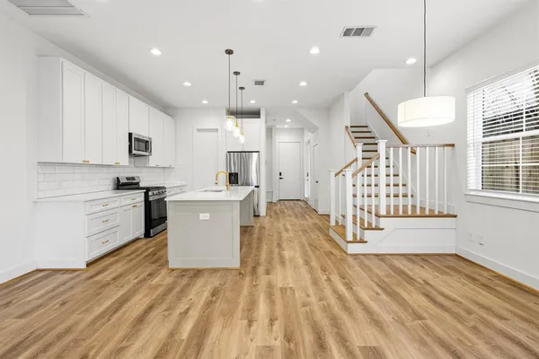 $3,400 | 1007 Mt Auburn Avenue, Dallas, TX 75223