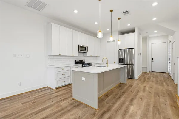 $3,400 | 1007 Mt Auburn Avenue, Dallas, TX 75223