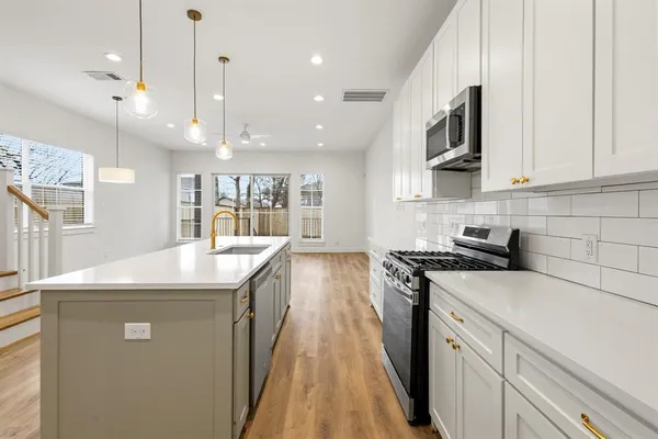 $3,400 | 1007 Mt Auburn Avenue, Dallas, TX 75223