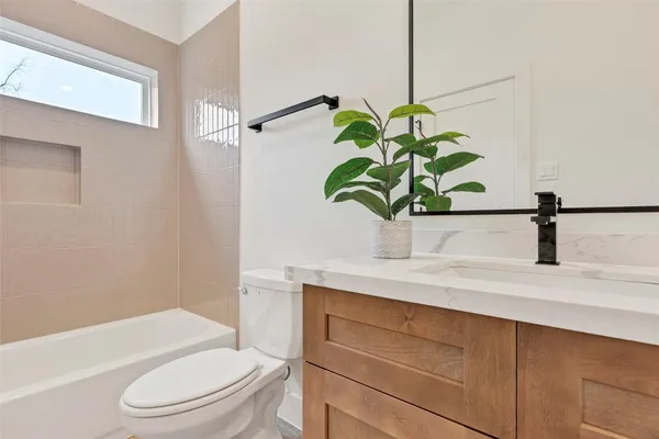 $2,680 | 4703 Oats Street, Unit A, Houston, TX 77020