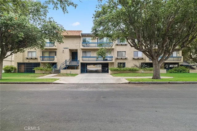 $599,000 | 14560 Clark Street, Unit 215, Sherman Oaks, CA 91411