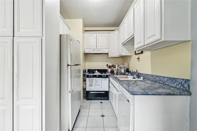 $599,000 | 14560 Clark Street, Unit 215, Sherman Oaks, CA 91411