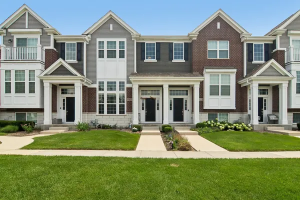 $395,000 | 4425 Monroe Court, Naperville, IL 60564
