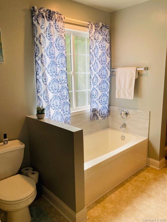 1173 Timber Spring Lane Salisbury, NC 28147 - Photo 29 of 38 a bathroom with a bathtub and toilet