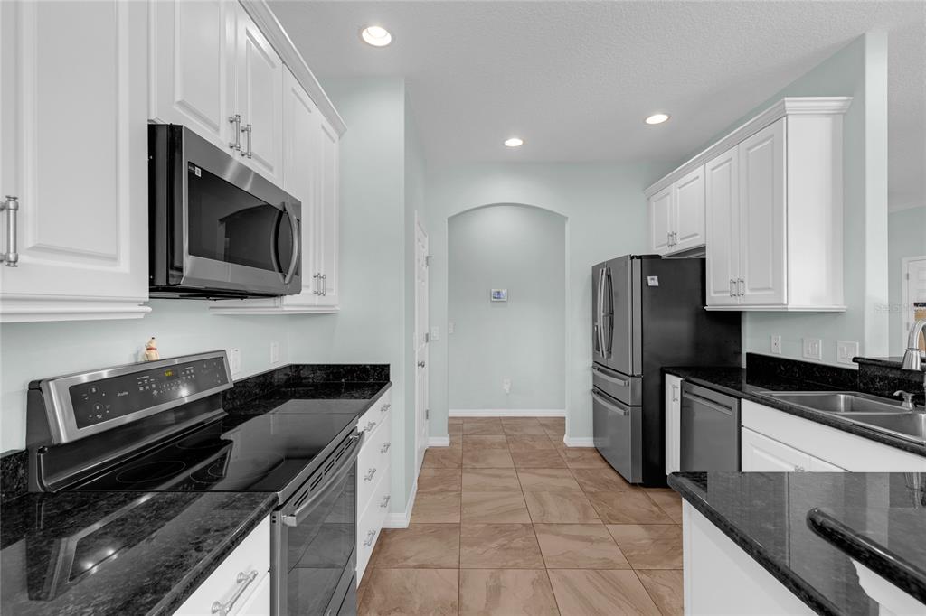 5608 Strong Point Weirsdale, FL 32195 - Photo 12 of 71