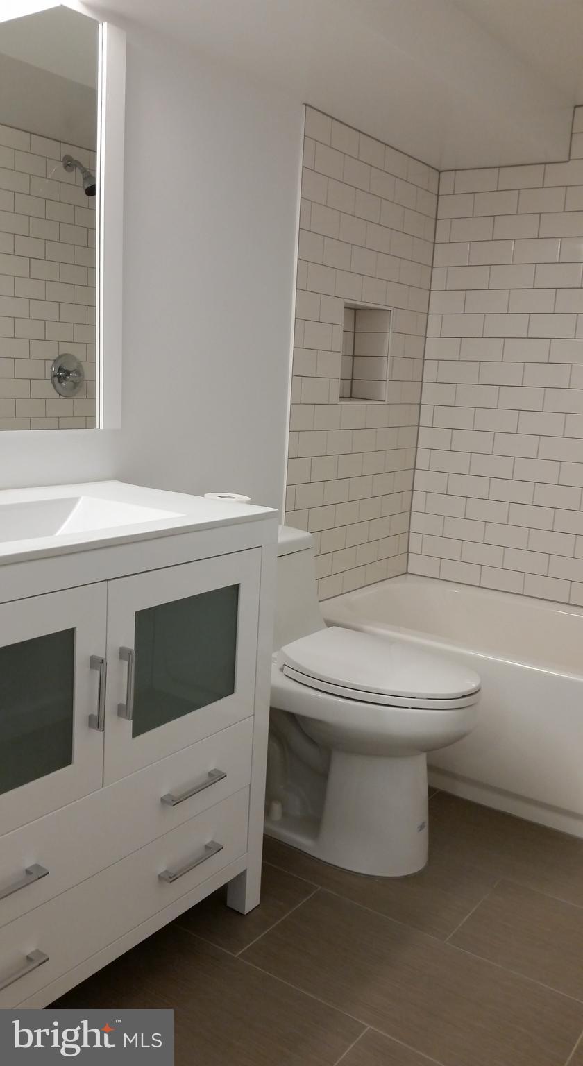 1438 Meridian Place Northwest, Unit LL4 Washington, DC 20010 - Photo 5 of 7 a bathroom with a toilet a sink and bathtub