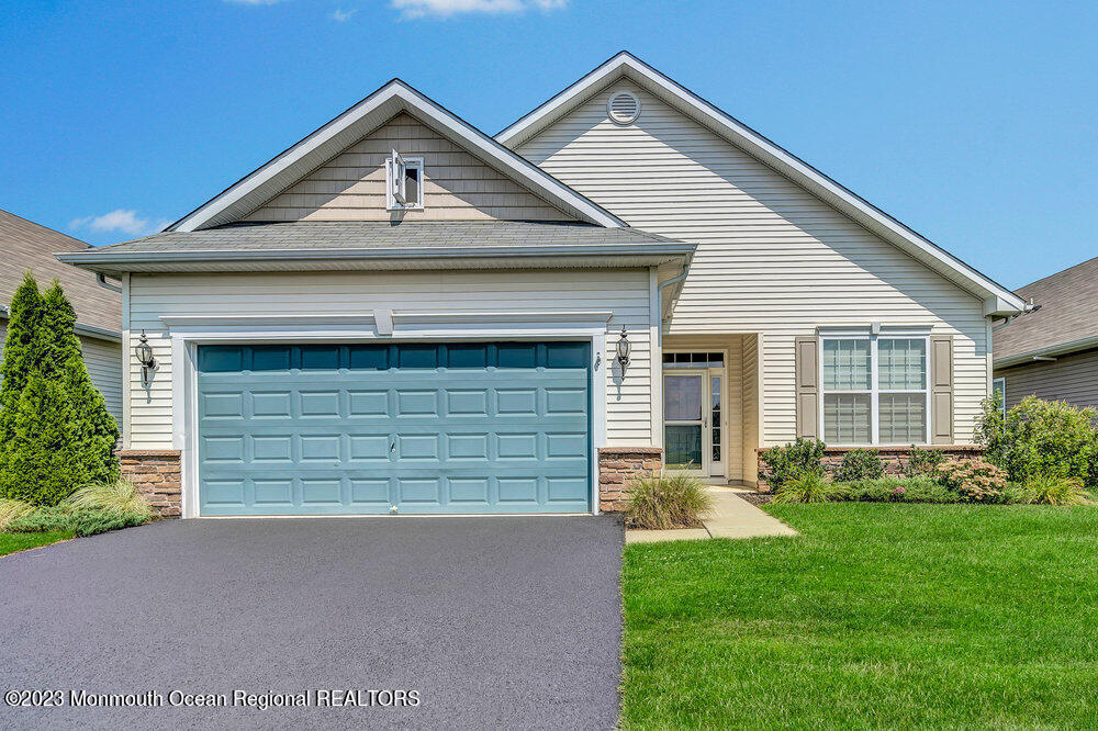 101 Eagle Ridge Circle Lakewood, NJ 08701 - Photo 1 of 21 001_dsc10001_1_copyb