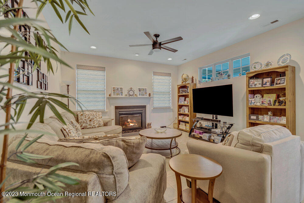 101 Eagle Ridge Circle Lakewood, NJ 08701 - Photo 14 of 21 019_dsc00089_1