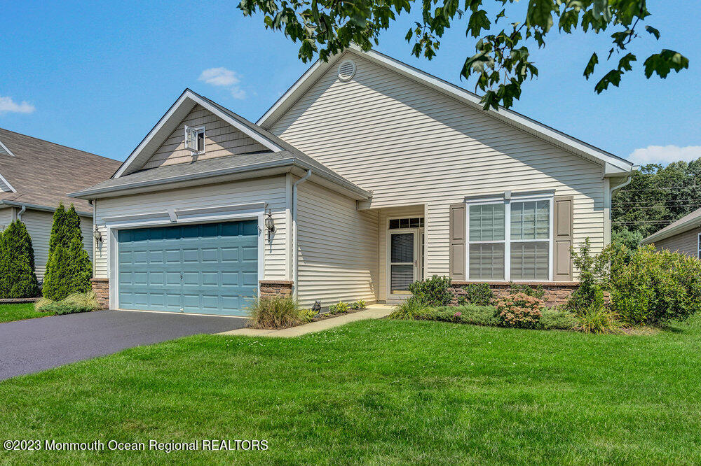 101 Eagle Ridge Circle Lakewood, NJ 08701 - Photo 2 of 21 002_dsc09993_1_copyb