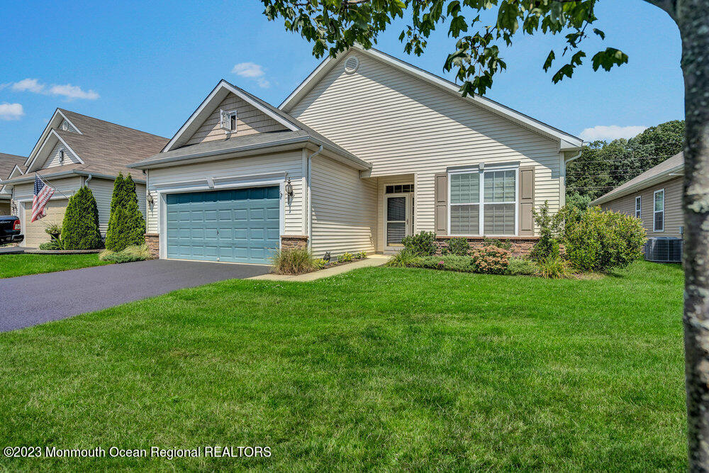 101 Eagle Ridge Circle Lakewood, NJ 08701 - Photo 3 of 21 003_dsc09993_1_copy