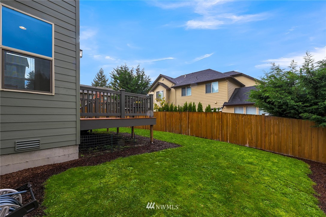 1017 Chelan Place Northeast Renton, WA 98059 - Photo 40 of 40 a view of back yard of the house