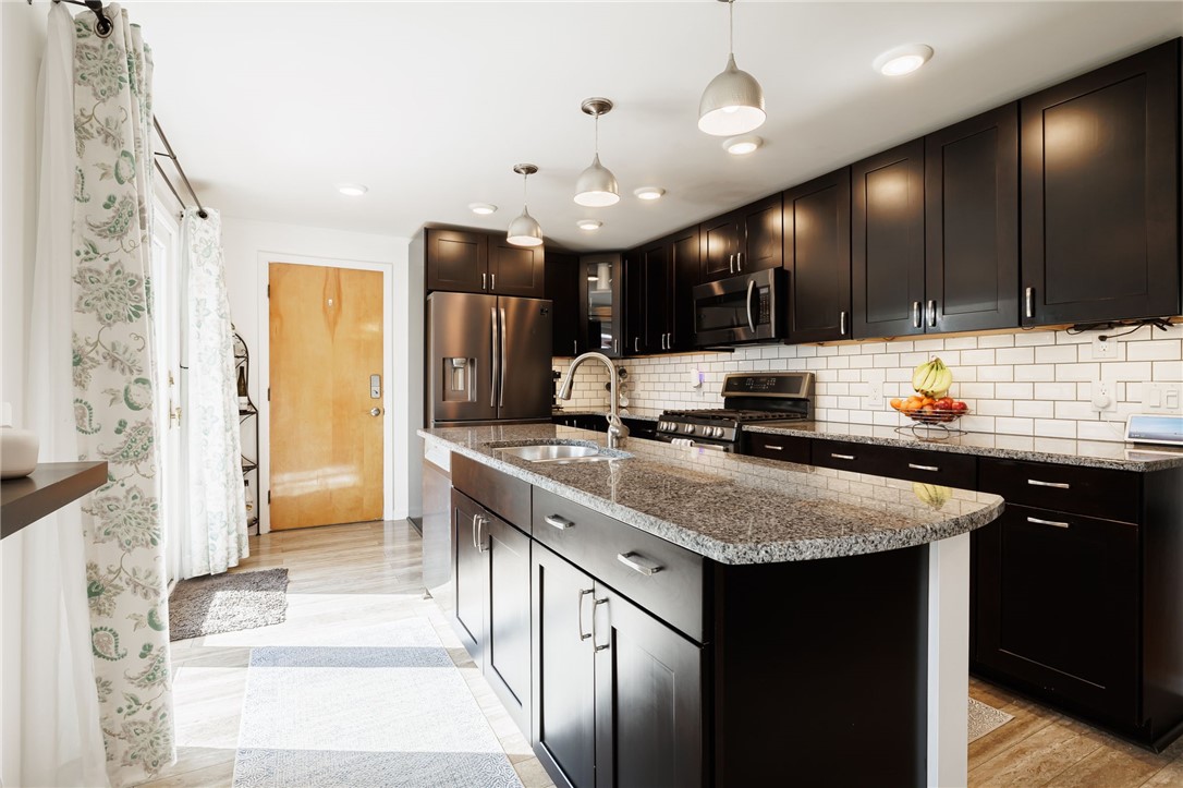 30 Stuyvesant Road Pittsford, NY 14534 - Photo 3 of 30