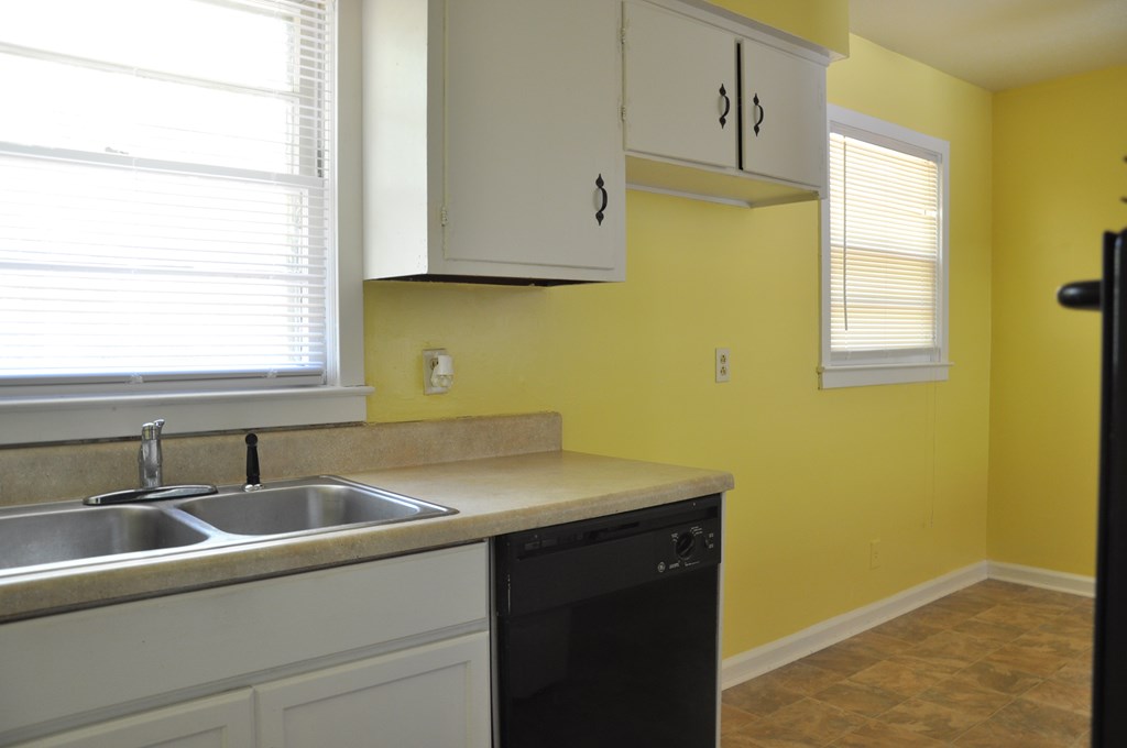 1491 Floyd Road Columbus, GA 31907 - Photo 5 of 26 Kitchen Dining Area