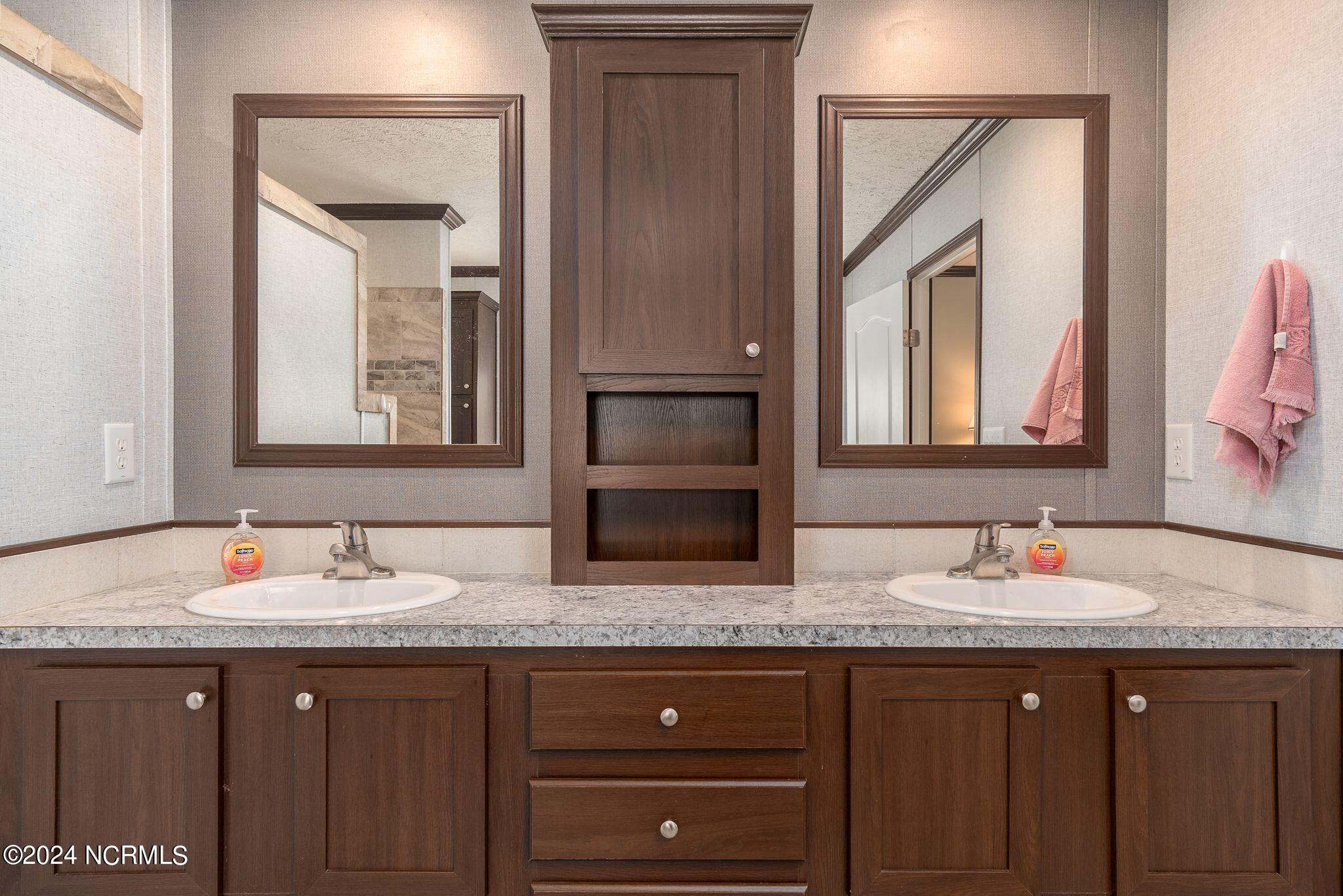 10320 Neuse Road Grantsboro, NC 28529 - Photo 28 of 55 Owners Bathroom