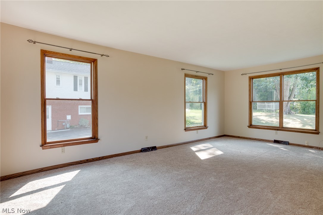 156 Hurd Road Aurora, OH 44202 - Photo 4 of 25