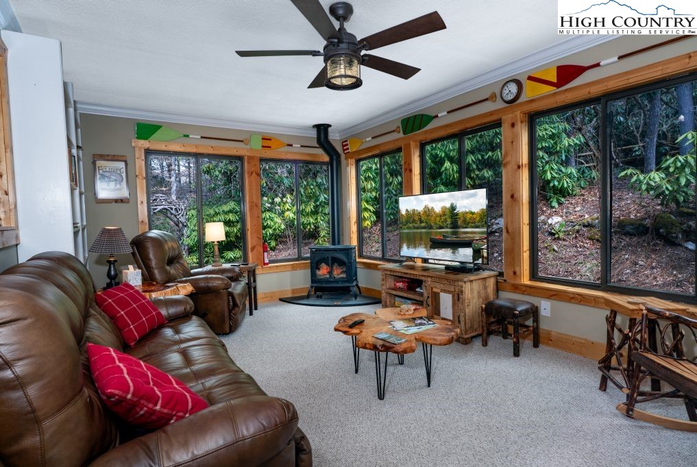 25 Red Oak Road Newland, NC 28657 - Photo 29 of 45 a living room with furniture and a flat screen tv