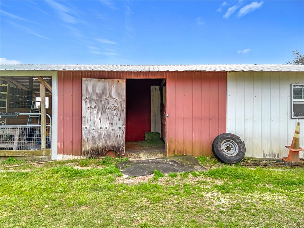 41204 Emeralda Island Road Leesburg, FL 34788 - Photo 26 of 53 a front view of a house