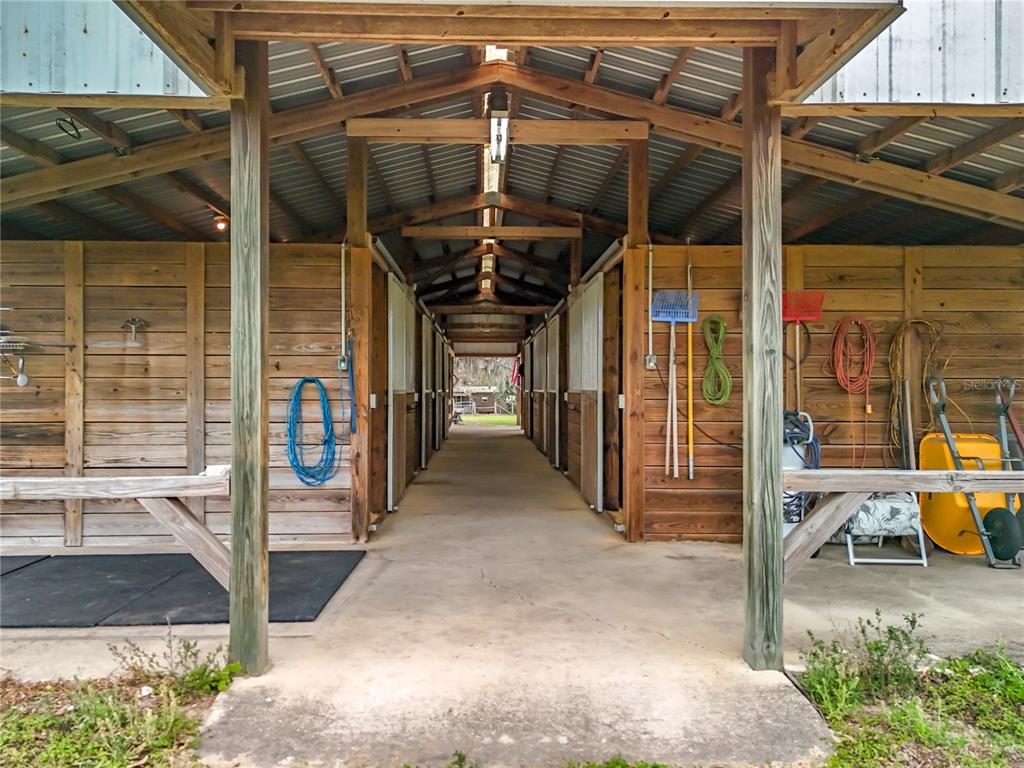 41204 Emeralda Island Road Leesburg, FL 34788 - Photo 5 of 53 a view of a storage room