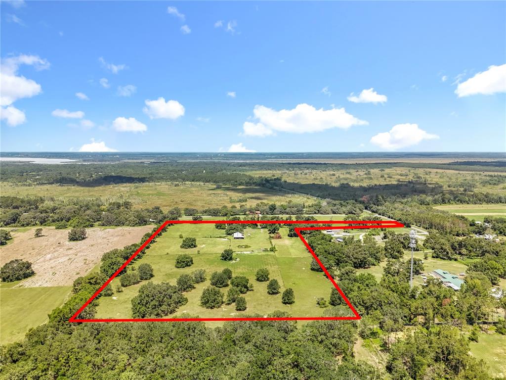 41204 Emeralda Island Road Leesburg, FL 34788 - Photo 51 of 53 a view of a swimming pool with an ocean view