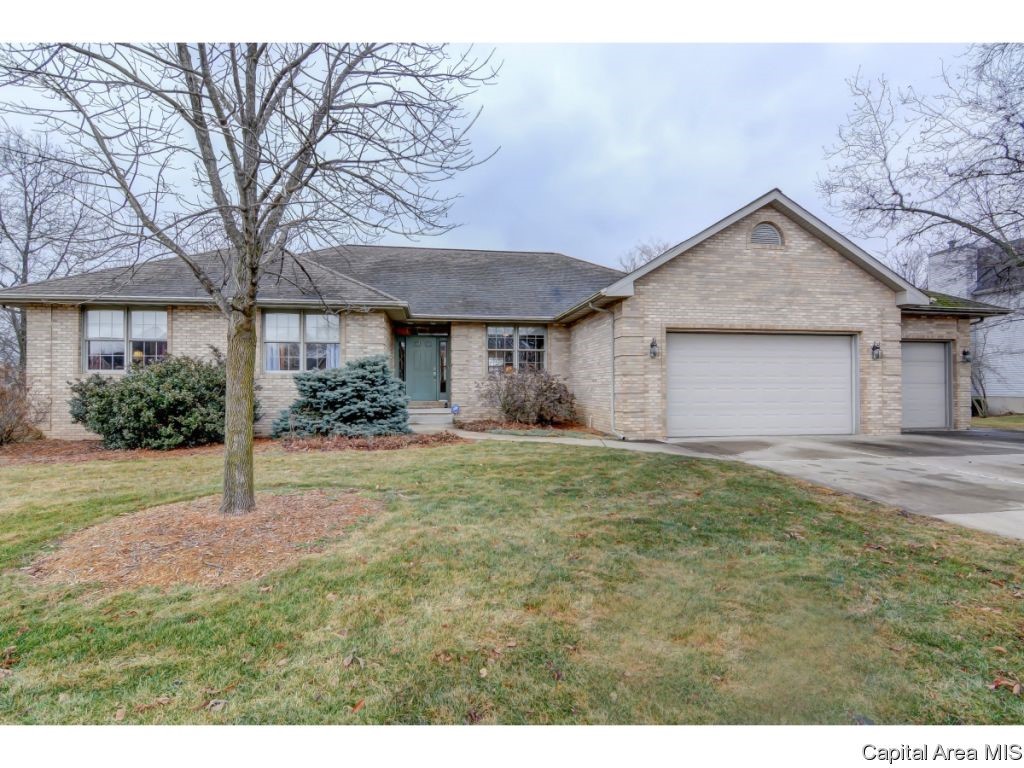 40 Woodland Trail Rochester, IL 62563 - Photo 1 of 35
