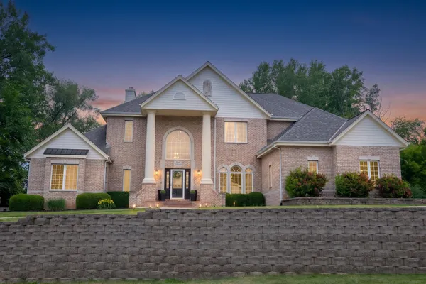 $995,000 | N51W19090 Crestview Terrace, Menomonee Falls, WI 53051