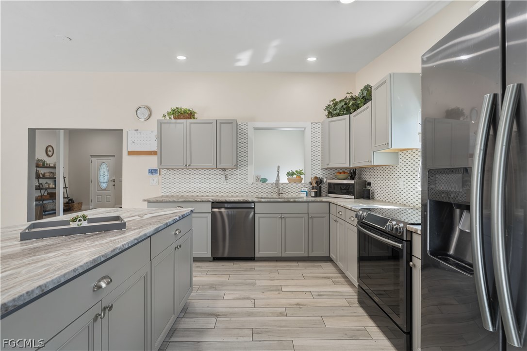 8635 Exeter Street Fort Myers, FL 33907 - Photo 13 of 44