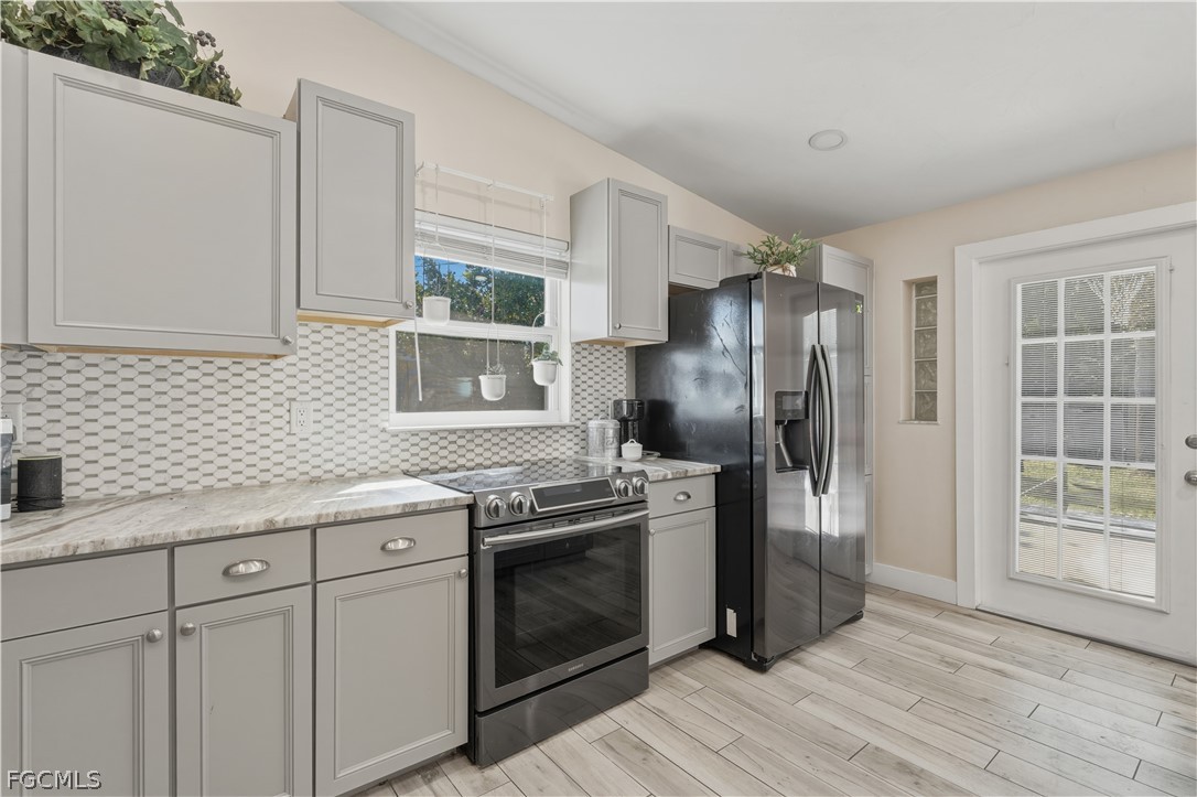 8635 Exeter Street Fort Myers, FL 33907 - Photo 14 of 44