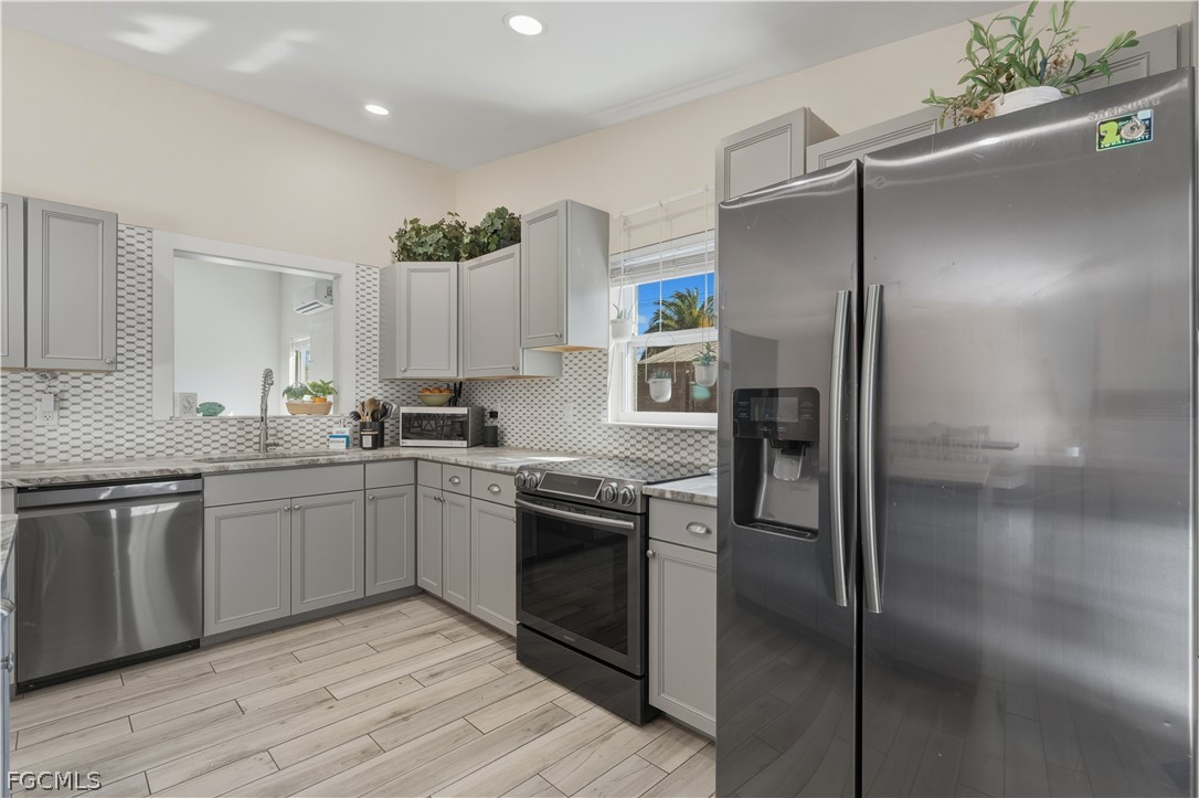 8635 Exeter Street Fort Myers, FL 33907 - Photo 15 of 44
