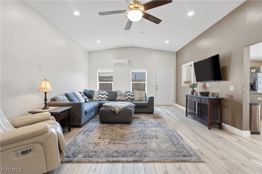 8635 Exeter Street Fort Myers, FL 33907 - Photo 4 of 44