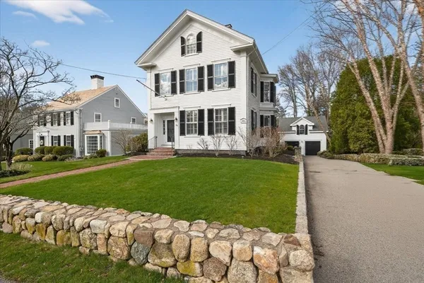 $3,095,000 | 33 Lincoln Street, Hingham, MA 02043