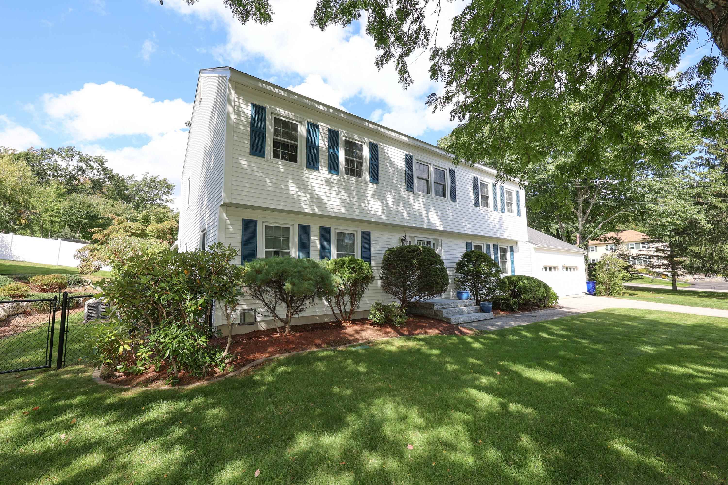 15 Danforth Circle Manchester, NH 03104 - Photo 2 of 28