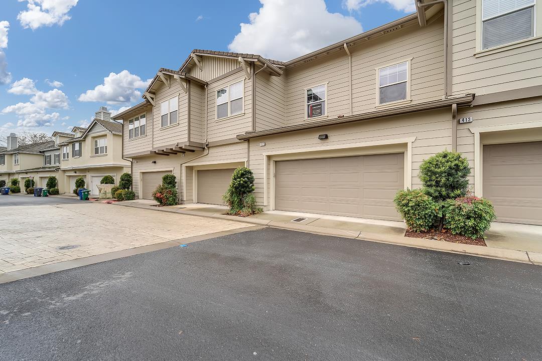 412 Joree Lane San Ramon, CA 94582 - Photo 36 of 44 a view of a street with houses