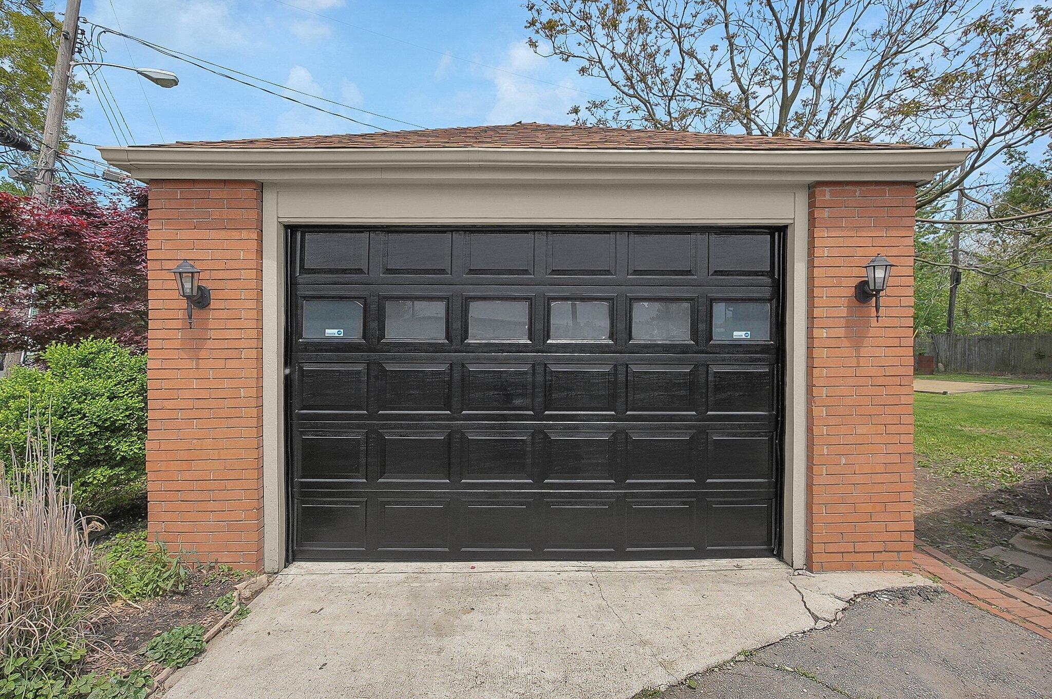 1550 Frank Road Columbus, OH 43223 - Photo 4 of 26 2 car attached garage, 1 car detached garage