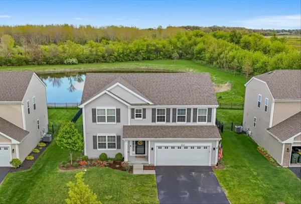 $479,900 | 852 Wildwood Drive, Pingree Grove, IL 60140