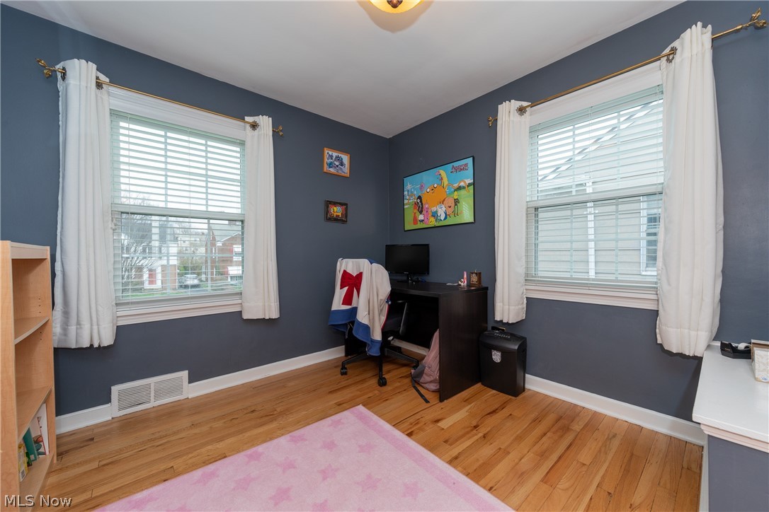 3586 Ingleside Road Beachwood, OH 44122 - Photo 15 of 22 The Third Bedroom with hardwood floor