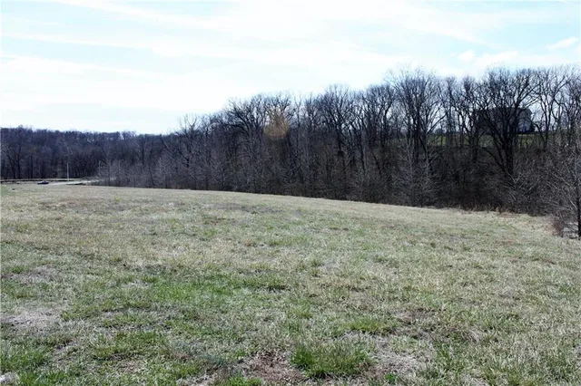 $130,000 | 10000 North Cypress Avenue, Kansas City, MO 64156