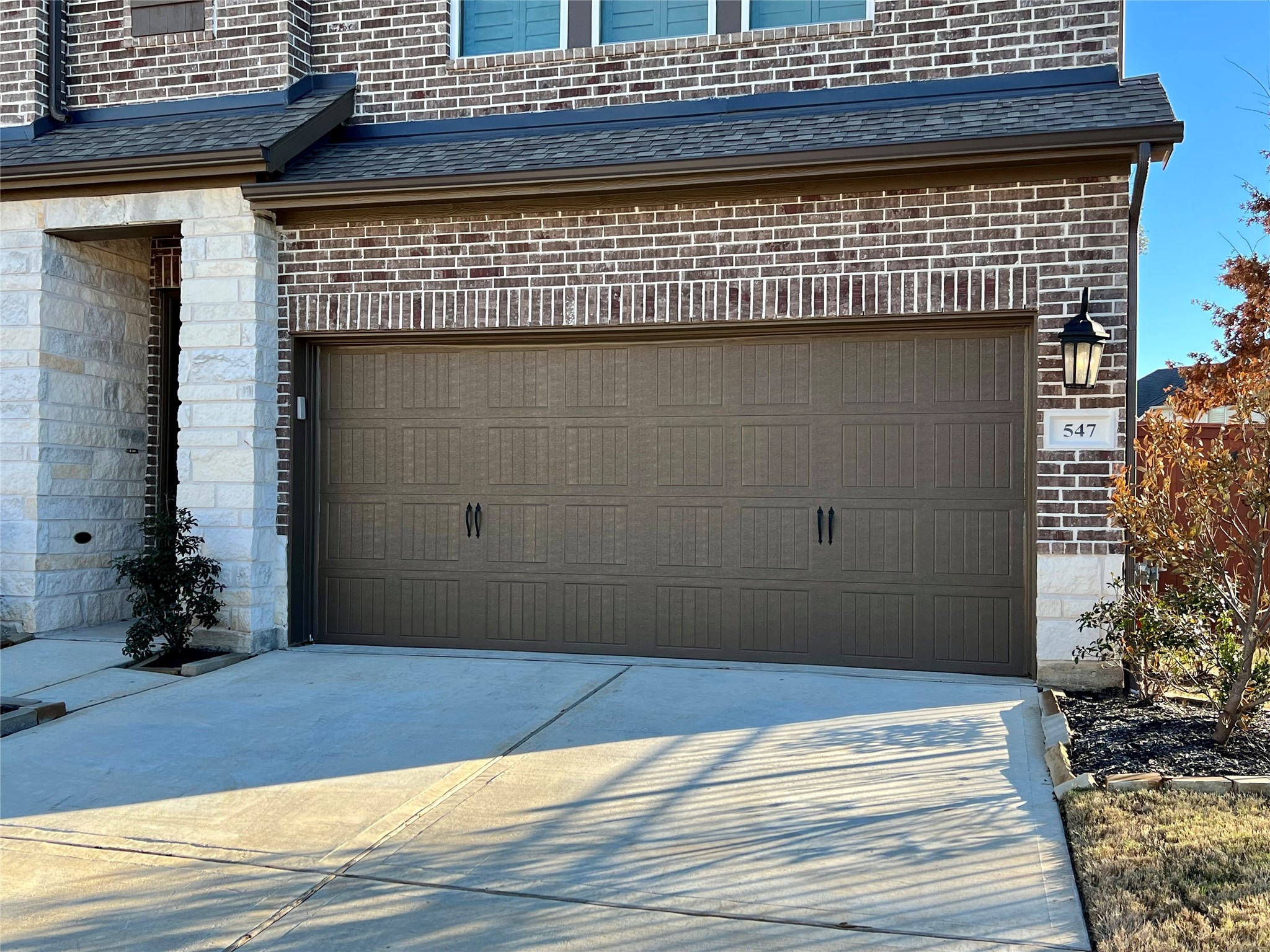 547 Kingston Lane Conroe, TX 77384 - Photo 2 of 50 a view of wooden door